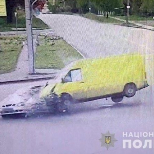 У ДТП на Великотирнівській травмувалося троє людей У ДТП на Великотирнівській травмувалося троє людей