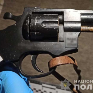 У Полтаві нетверезий чоловік влаштував стрілянину на дитячому майданчику У Полтаві нетверезий чоловік влаштував стрілянину на дитячому майданчику