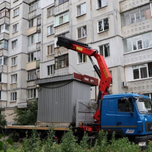 У Полтаві демонтували два самовільні кіоски У Полтаві демонтували два самовільні кіоски