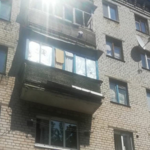 У Кременчуці літня жінка заперлась у квартирі і погрожує підірвати п’ятиповерхівку У Кременчуці літня жінка заперлась у квартирі і погрожує підірвати п’ятиповерхівку