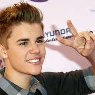 Джастин Бибер переехал папарацци на своем Ferrari Джастин Бибер переехал папарацци на своем Ferrari