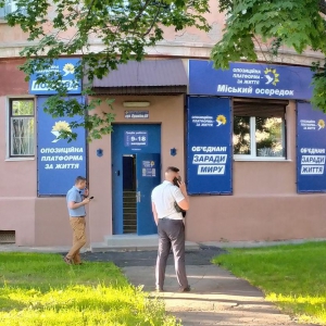 Підозрюваного, який кинув гранату в офіс партії «ОПЗЖ», взяли під варту Підозрюваного, який кинув гранату в офіс партії «ОПЗЖ», взяли під варту