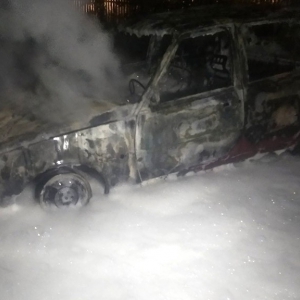 У Семенівському районі за півгодини згорів легковик У Семенівському районі за півгодини згорів легковик