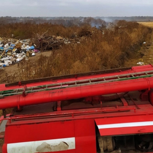 У Великих Сорочинцях рятувальники 9 годин гасили пожежу на стихійному сміттєзвалищі У Великих Сорочинцях рятувальники 9 годин гасили пожежу на стихійному сміттєзвалищі