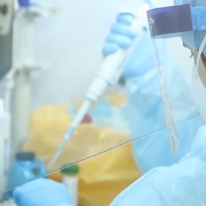 Керівник лабораторного центру: людям з підозрою на COVID-19 потрібно 14 днів сидіти вдома і не вимагати результатів тестів Керівник лабораторного центру: людям з підозрою на COVID-19 потрібно 14 днів сидіти вдома і не вимагати результатів тестів