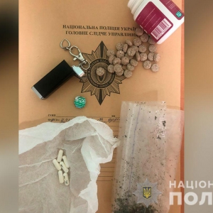 У Полтаві затримали двох чоловіків, які обкрадали автомобілі У Полтаві затримали двох чоловіків, які обкрадали автомобілі