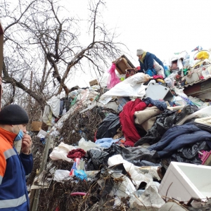 Комунальники планують за 5 днів повністю вивезти нелегальне сміттєзвалище з вулиці Небесної Сотні Комунальники планують за 5 днів повністю вивезти нелегальне сміттєзвалище з вулиці Небесної Сотні