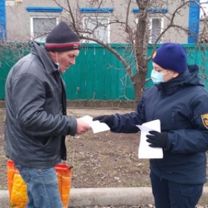 Спасатели ознакомили мариупольцев с правилами пожарной безопасности Спасатели ознакомили мариупольцев с правилами пожарной безопасности