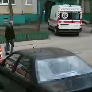 На Алмазному чоловік поліз на дах багатоповерхівки відремонтувати антену й отримав серцевий напад На Алмазному чоловік поліз на дах багатоповерхівки відремонтувати антену й отримав серцевий напад