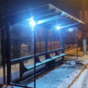 У Сартані встановили 2 нові зупинкові павільйони У Сартані встановили 2 нові зупинкові павільйони