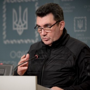 Данілов дав пораду росіянам, які проживають у тимчасово окупованому Криму Данілов дав пораду росіянам, які проживають у тимчасово окупованому Криму
