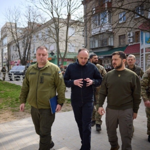 Зеленський приїхав на Херсонщину й відвідав пошкоджений енергетичний об Зеленський приїхав на Херсонщину й відвідав пошкоджений енергетичний об