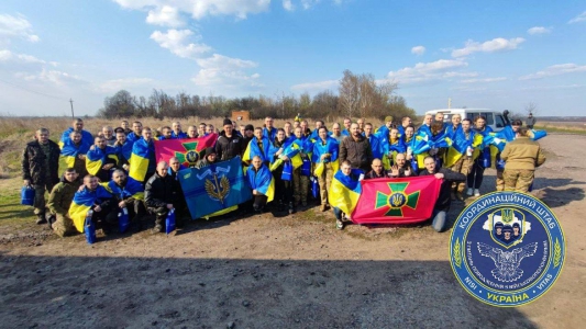 Україна повернула з полону Росії ще 100 захисників та захисниць — фото Україна повернула з полону Росії ще 100 захисників та захисниць — фото