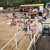 Специализированный пляж для людей с ограниченными физическими возможностями в Мариуполе посетила делегация из Мариуполя Специализированный пляж для людей с ограниченными физическими возможностями в Мариуполе посетила делегация из Мариуполя