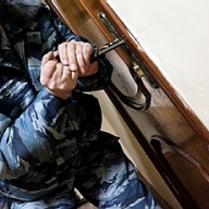 Милиция начала штурм квартиры киевлян, пытавшихся сорвать шествие в честь УПА Милиция начала штурм квартиры киевлян, пытавшихся сорвать шествие в честь УПА