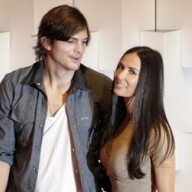 Деми Мур и Эштон Катчер окончательно договорились о разводе Деми Мур и Эштон Катчер окончательно договорились о разводе