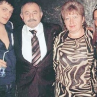 Миллионер Файнгольд ищет клинику для восстановления рук жены после взрыва Миллионер Файнгольд ищет клинику для восстановления рук жены после взрыва