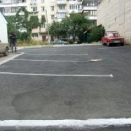 У вінницьких дворах багатоповерхівок знайшли місце під «автопарк» У вінницьких дворах багатоповерхівок знайшли місце під «автопарк»