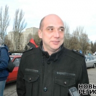 В Запорожье машину лидера местного Майдана облили кислотой В Запорожье машину лидера местного Майдана облили кислотой