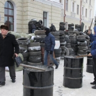 В Хмельницком активисты грозятся поджечь обладминистрацию В Хмельницком активисты грозятся поджечь обладминистрацию