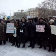 Люди уже штурмуют обладминистрацию в Полтаве Люди уже штурмуют обладминистрацию в Полтаве