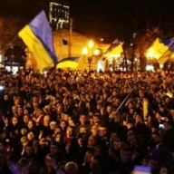 На львовском Майдане собралось более тысячи человек На львовском Майдане собралось более тысячи человек