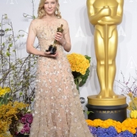 Кейт Бланшетт поразила платьем на Кейт Бланшетт поразила платьем на