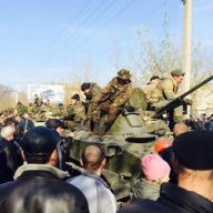 В Краматорск въехали танки и БТРы В Краматорск въехали танки и БТРы