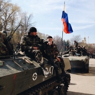 В Краматорске заметили военную технику с российскими флагами В Краматорске заметили военную технику с российскими флагами