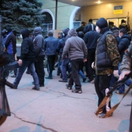 В Славянске сепаратисты похитили патологоанатома и прокурора В Славянске сепаратисты похитили патологоанатома и прокурора