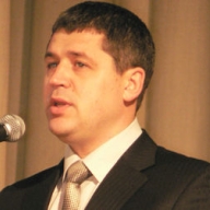 В Краматорске неизвестные заковали в наручники и избили заместителя мэра В Краматорске неизвестные заковали в наручники и избили заместителя мэра