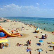 Азовские пляжи остались без туристов: Азовские пляжи остались без туристов: