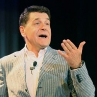 Актер Сергей Маковецкий со скандалом уходит из театра Актер Сергей Маковецкий со скандалом уходит из театра