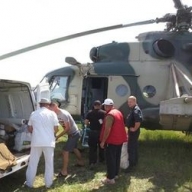 Единственного выжившего вертолетчика срочно увезли в Харьков Единственного выжившего вертолетчика срочно увезли в Харьков