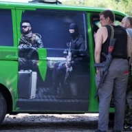 В Славянске снова слышны взрывы и выстрелы В Славянске снова слышны взрывы и выстрелы