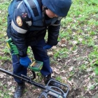 На трассе Изюм-Славянск нашли мощную бомбу На трассе Изюм-Славянск нашли мощную бомбу