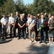 У Житомирі в останню путь проводжають капітана 95-ї бригади, який загинув на Сході від кулі снайпера У Житомирі в останню путь проводжають капітана 95-ї бригади, який загинув на Сході від кулі снайпера