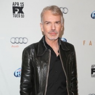 Бывший муж Джоли выбирает между Бывший муж Джоли выбирает между