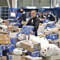 В больницы и лагеря переселенцев доставили 120 тонн гуманитарной помощи В больницы и лагеря переселенцев доставили 120 тонн гуманитарной помощи