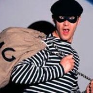 Вінничанку обікрали. Один із злочинців виявився рідним сином Вінничанку обікрали. Один із злочинців виявився рідним сином