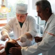 Лікарі вінницького госпіталю врятували бійця, якому снарядом рознесло обличчя Лікарі вінницького госпіталю врятували бійця, якому снарядом рознесло обличчя