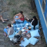 В Мариуполе беженцы живут в поездах В Мариуполе беженцы живут в поездах