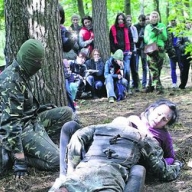 На Донбасс идет женский батальон На Донбасс идет женский батальон