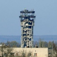 Боевики обстреливают Донецкий аэропорт из противотанковых пушек Боевики обстреливают Донецкий аэропорт из противотанковых пушек