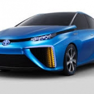 Toyota представила свой первый водородный автомобиль Toyota представила свой первый водородный автомобиль