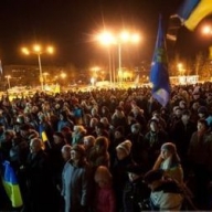 Около тысячи запорожцев отметили годовщину Майдана Около тысячи запорожцев отметили годовщину Майдана