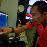 Исчезновение Airbus: Судьба пассажиров и членов экипажа остается неизвестной, а власти Индонезии потеряли все надежды Исчезновение Airbus: Судьба пассажиров и членов экипажа остается неизвестной, а власти Индонезии потеряли все надежды