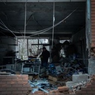 Жители обстрелянных районов Мариуполя возвращаются в свои дома Жители обстрелянных районов Мариуполя возвращаются в свои дома