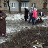 Из-за постоянных обстрелов из Дебальцево не могут эвакуировать мирных жителей Из-за постоянных обстрелов из Дебальцево не могут эвакуировать мирных жителей