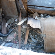 В Мариуполе жительница Левобережья приняла осколки от боеприпасов за неразорвавшийся снаряд В Мариуполе жительница Левобережья приняла осколки от боеприпасов за неразорвавшийся снаряд